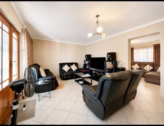 3 BEDROOM HOUSE FOR SALE IN NINAPARK